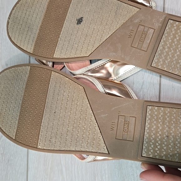 Toms Women Viv Crisscross Leather Sandals Flats shoes sz 11 - Picture 7 of 8
